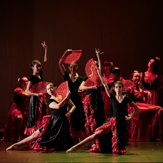 Spettacolo di balletto del 'Deos Danse Ensemble Opera Studio' a Villa Scarsella di Diano Marina