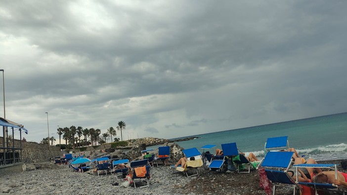 Maltempo in arrivo da Ponente: Arpal emette allerta gialla per temporali sul Levante Maltempo in arrivo da Ponente: Arpal emette allerta gialla per temporali sul Levante