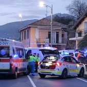 Diciottenne muore sulla statale 28, fatale l'urto contro un furgone Diciottenne muore sulla statale 28, fatale l'urto contro un furgone