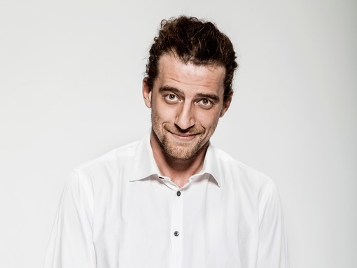 Maurizio Lastrico al teatro Salvini di Pieve di Teco Maurizio Lastrico al teatro Salvini di Pieve di Teco