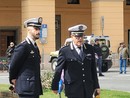 A sinistra il comandante Moriano, a destra Magaglio ai saluti