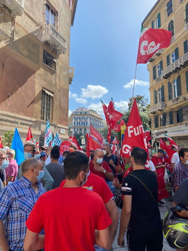 Il Partito Comunista Italiano a fianco dei lavoratori dei settori gas, acqua, elettrico ed igiene ambientale