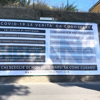 Imperia, maxi manifesto 'no vax' affisso di fronte l'ospedale di Imperia: uno 'schiaffo' morale a tutti i sanitari impegnati nella lotta al Covid (foto)