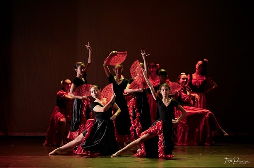 Spettacolo di balletto del 'Deos Danse Ensemble Opera Studio' a Villa Scarsella di Diano Marina