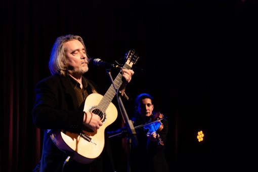 Pieve di Teco, al Teatro Salvini il concerto del cantautore Max Manfredi