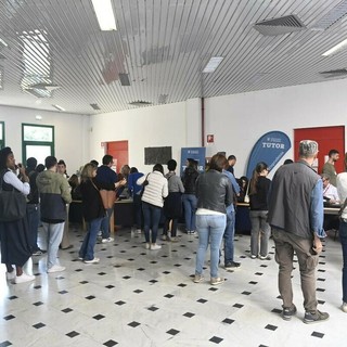 IL PUNTO. Il concorso dei cognomi: quando il merito sembra avere l’ "indirizzo (politico) giusto" IL PUNTO. Il concorso dei cognomi: quando il merito sembra avere l’ "indirizzo (politico) giusto"