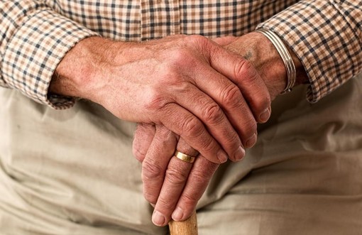 Alzheimer, i sindacati chiedono una legge regionale per l'assistenza gratuita dopo la sentenza della Corte di Cassazione