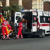 Malore in piazza De Amicis, Settantenne si accascia al suolo Malore in piazza De Amicis, Settantenne si accascia al suolo
