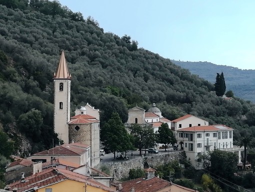 Emergenza idrica nell'entroterra di Imperia: rubinetti a secco, cresce la protesta Emergenza idrica nell'entroterra di Imperia: rubinetti a secco, cresce la protesta