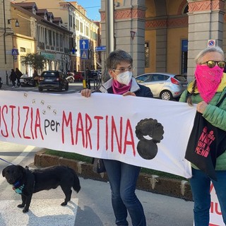 Imperia: alla vigilia del processo sulla morte di Martina Rossi, nuova manifestazione di 'Non una di meno' (foto e video)