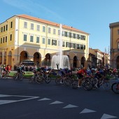 Inizia il conto alla rovescia per la Milano-Sanremo: a Imperia il suggestivo passaggio in piazza Dante