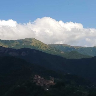 ARPAL. Temporali in arrivo, possibile grandine e colpi di vento: Fenomeni più probabili nell'entroterra