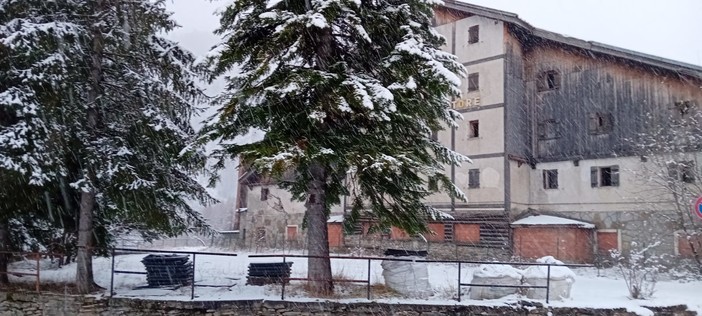 Monesi, bando contestato per la demolizione dell’ex Hotel Redentore Monesi, bando contestato per la demolizione dell’ex Hotel Redentore
