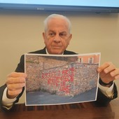 Scritta minatoria contro Scajola con falce e martello a Castelvecchio: "Infame, per te ci sono le lame" Scritta minatoria contro Scajola con falce e martello a Castelvecchio: "Infame, per te ci sono le lame"