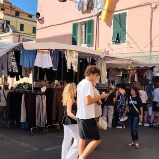 Rivoluzione per il mercato di Oneglia: nuove regole, più sicurezza e tutela del centro storico Rivoluzione per il mercato di Oneglia: nuove regole, più sicurezza e tutela del centro storico