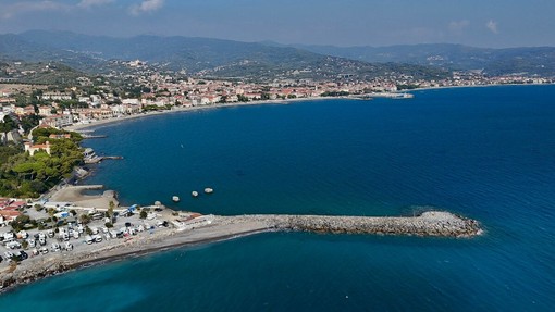 Molo Cavour di Diano Marina, pronti 420mila euro per difendere la costa Molo Cavour di Diano Marina, pronti 420mila euro per difendere la costa