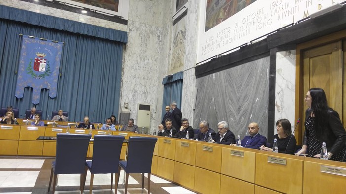 Imperia: polemiche in Consiglio Comunale sull'accorpamento delle question time di Maria Nella Ponte "L'amministrazione non mi dà risposta" (video) Imperia: polemiche in Consiglio Comunale sull'accorpamento delle question time di Maria Nella Ponte "L'amministrazione non mi dà risposta" (video)