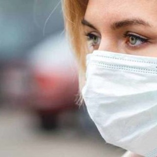 Mascherine ancora obbligatorie per trasporti, ospedali, cinema ed eventi al chiuso: il Governo insiste per la proroga della misura