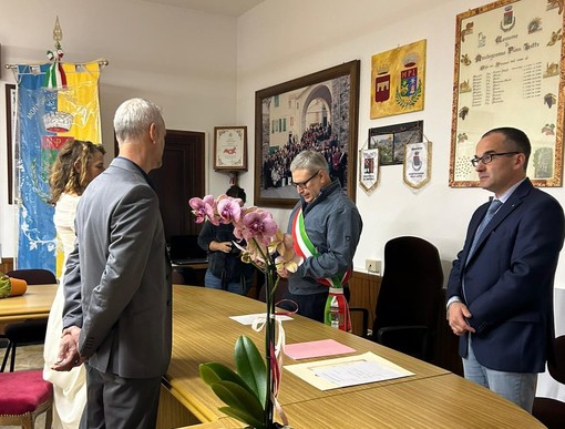 La storia/ Dopo 38 anni commilitoni si ritrovano e Fabrizio chiede a Sandro di celebrare il suo matrimonio La storia/ Dopo 38 anni commilitoni si ritrovano e Fabrizio chiede a Sandro di celebrare il suo matrimonio