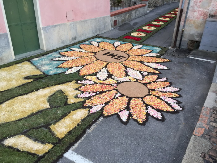 Diano Castello: domenica prossima, appuntamento con la 9a edizione dell'Infiorata del Corpus Domini Diano Castello: domenica prossima, appuntamento con la 9a edizione dell'Infiorata del Corpus Domini