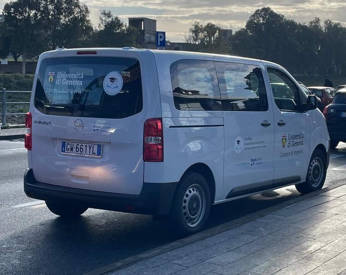 Imperia, la navetta per l'Università  nel mirino dei tassisti e ora anche degli studenti