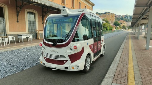 Navette autonome ferme, il Comune modifica la convenzione: "Omologazione entro marzo 2026"