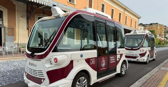 Navette autonome, Bracco (Pd): "Solo 230 passeggeri durante le Vele d’Epoca, un servizio da oltre 5 milioni di euro" Navette autonome, Bracco (Pd): "Solo 230 passeggeri durante le Vele d’Epoca, un servizio da oltre 5 milioni di euro"
