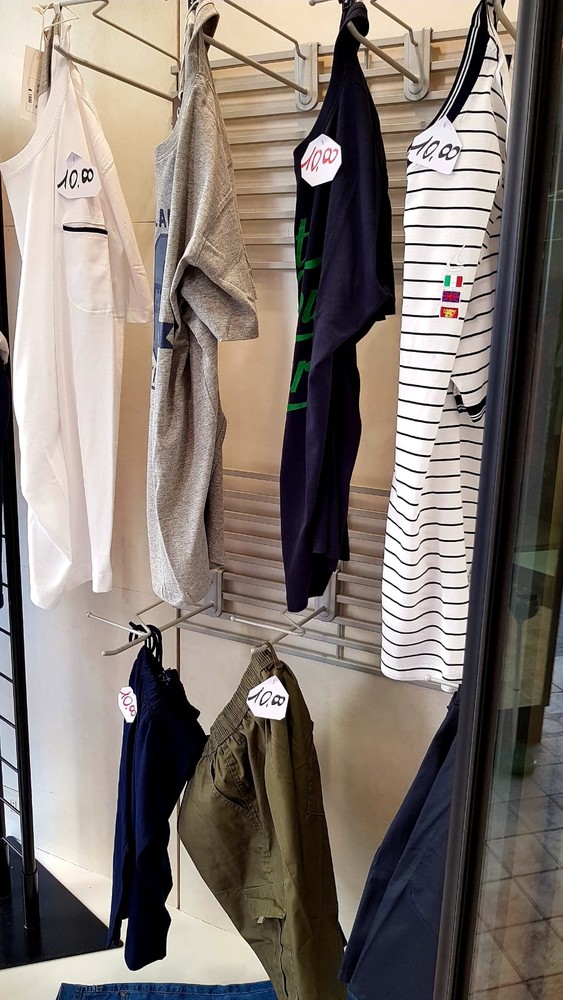 Per l'inizio dei saldi estivi, Nuovo Look a Imperia, ti aspetta sabato 7 luglio con le sue proposte di abbigliamento donna e uomo scontate dal 30 al 60% Per l'inizio dei saldi estivi, Nuovo Look a Imperia, ti aspetta sabato 7 luglio con le sue proposte di abbigliamento donna e uomo scontate dal 30 al 60%