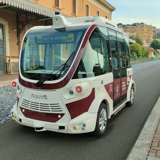 Navette autonome ferme, il Comune modifica la convenzione: "Omologazione entro marzo 2026"