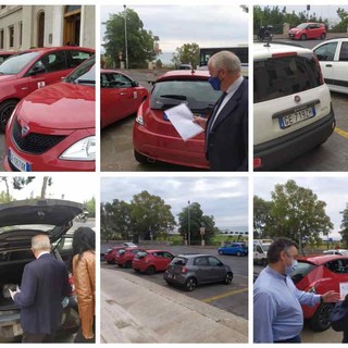 Sono sette le nuove macchine del comune di Imperia, una in uso al sindaco che annuncia: “Auto elettriche sosteranno gratis in posti blu” (foto e video) Sono sette le nuove macchine del comune di Imperia, una in uso al sindaco che annuncia: “Auto elettriche sosteranno gratis in posti blu” (foto e video)