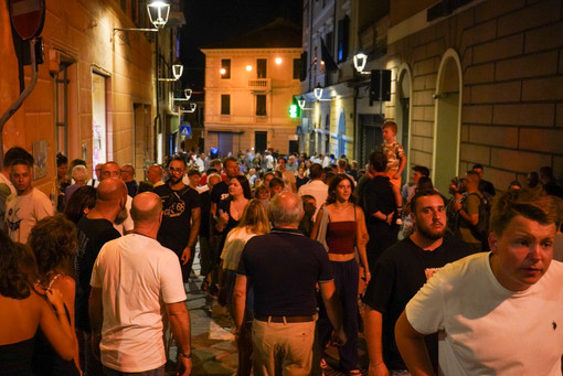 Con la Notte Bianca del 16 agosto il cuore di Porto Maurizio si trasformerà nel centro commerciale all’aperto più grande della Liguria Con la Notte Bianca del 16 agosto il cuore di Porto Maurizio si trasformerà nel centro commerciale all’aperto più grande della Liguria