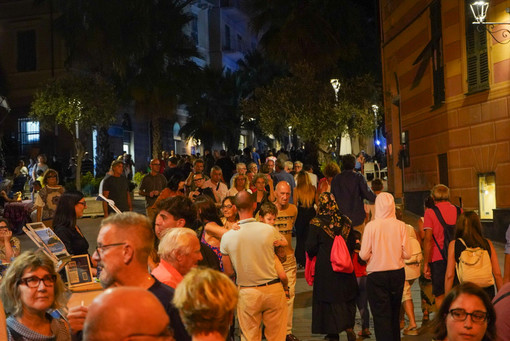 Imperia si illumina: "Siamo noi lo spettacolo della Notte Bianca" Imperia si illumina: "Siamo noi lo spettacolo della Notte Bianca"