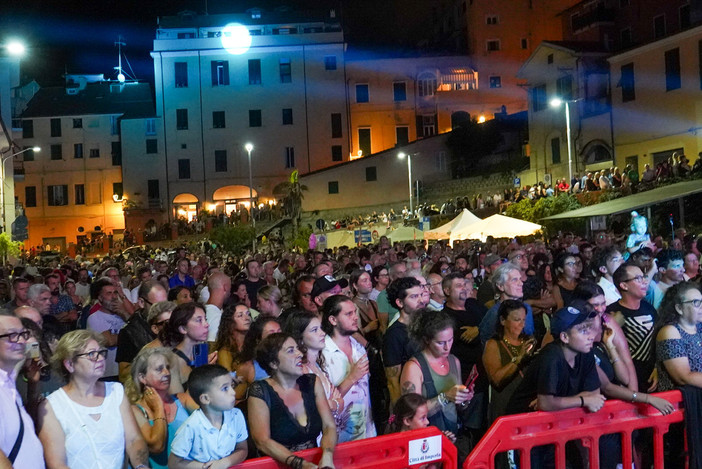 Imperia in festa per la "Notte Bianca dei 18 anni" tra musica, shopping e la finale di Miss Miluna Imperia in festa per la "Notte Bianca dei 18 anni" tra musica, shopping e la finale di Miss Miluna