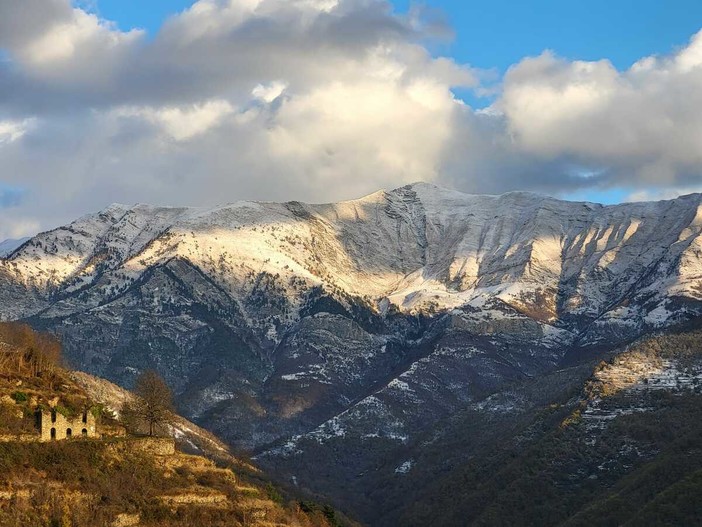 Primi fiocchi sulle Alpi Liguri, la neve imbianca il Saccarello e Monesi Primi fiocchi sulle Alpi Liguri, la neve imbianca il Saccarello e Monesi