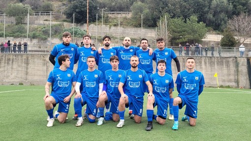 L'Oneglia calcio                                                                                                 (Foto Flammia)