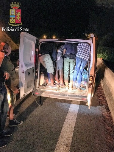Ventimiglia: caso dei 41 migranti trasportati in un furgone. La Cassazione potrebbe ridurre le pene per gli imputati. I difensori chiedono un rinvio