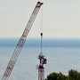 Diano Marina, iniziato lo smontaggio della gru: torna libera la vista sul Golfo Diano Marina, iniziato lo smontaggio della gru: torna libera la vista sul Golfo