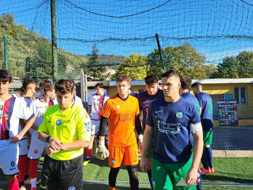 Le squadre all'ingresso in campo                                                                                                              (Foto Flammia)