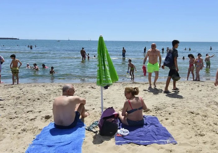 Allerta Arpal, Liguria nella morsa del caldo: temperature record e notti tropicali Allerta Arpal, Liguria nella morsa del caldo: temperature record e notti tropicali
