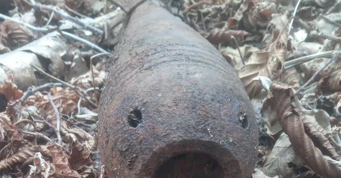 Ordigno bellico ritrovato in un bosco dell’alta valle Arroscia (Foto) Ordigno bellico ritrovato in un bosco dell’alta valle Arroscia (Foto)