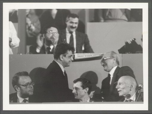 ACCADDE OGGI, 27 LUGLIO 1988. Storico “passaggio di consegne” nel cuore di Oneglia tra l’ex segretario del Pci Natta e il nuovo leader Occhetto ACCADDE OGGI, 27 LUGLIO 1988. Storico “passaggio di consegne” nel cuore di Oneglia tra l’ex segretario del Pci Natta e il nuovo leader Occhetto