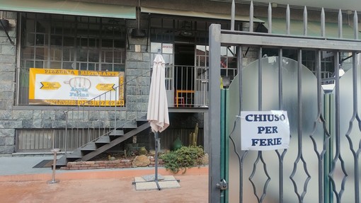 Imperia, bollette alle stelle: chiude la pizzeria ‘Acqua & Farina’ di Oneglia. Il titolare: “Costi non più sopportabili, ho dovuto lasciare a casa 4 persone” Imperia, bollette alle stelle: chiude la pizzeria ‘Acqua & Farina’ di Oneglia. Il titolare: “Costi non più sopportabili, ho dovuto lasciare a casa 4 persone”