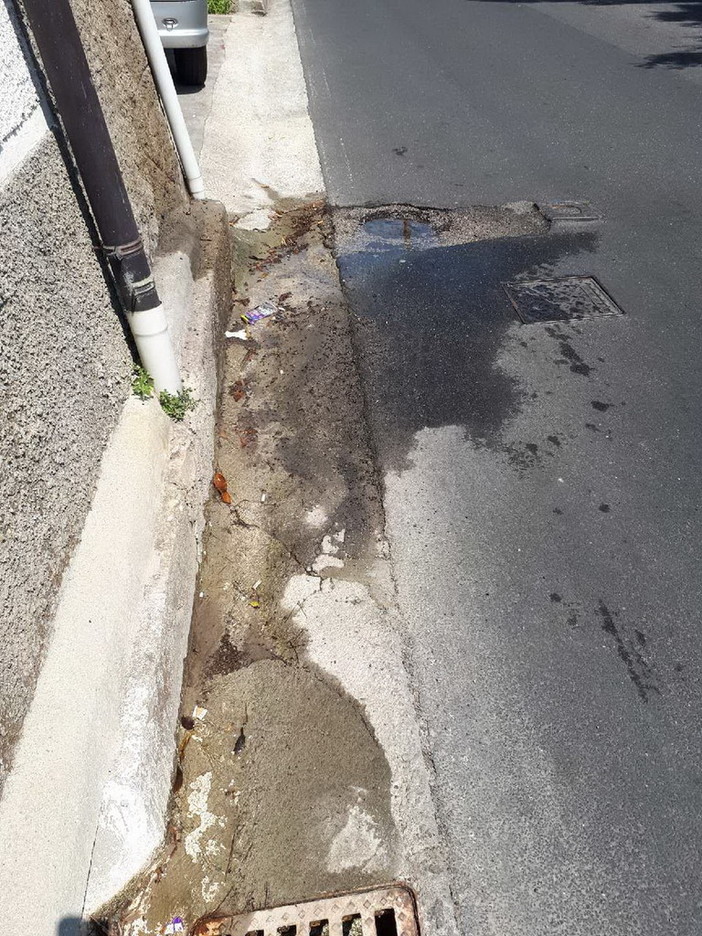 San Lorenzo al Mare: perdita d'acqua potabile da circa un mese, la segnalazione di due residenti