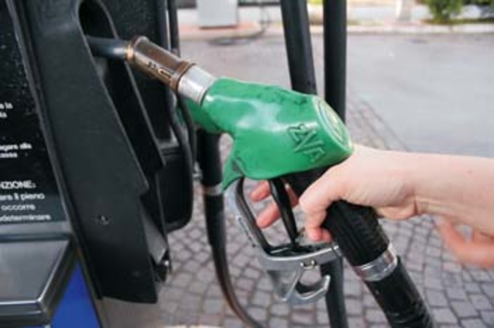 Caro carburante, code e disagi, l'autotrasporto è in crisi. Quali conseguenze per i cittadini ? L'analisi a ‘2 ciapetti con Federico’ Caro carburante, code e disagi, l'autotrasporto è in crisi. Quali conseguenze per i cittadini ? L'analisi a ‘2 ciapetti con Federico’