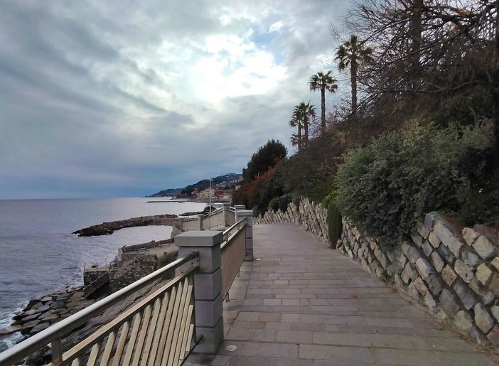 Imperia nel cuore (e negli smartphone): la Passeggiata degli Innamorati conquista i social