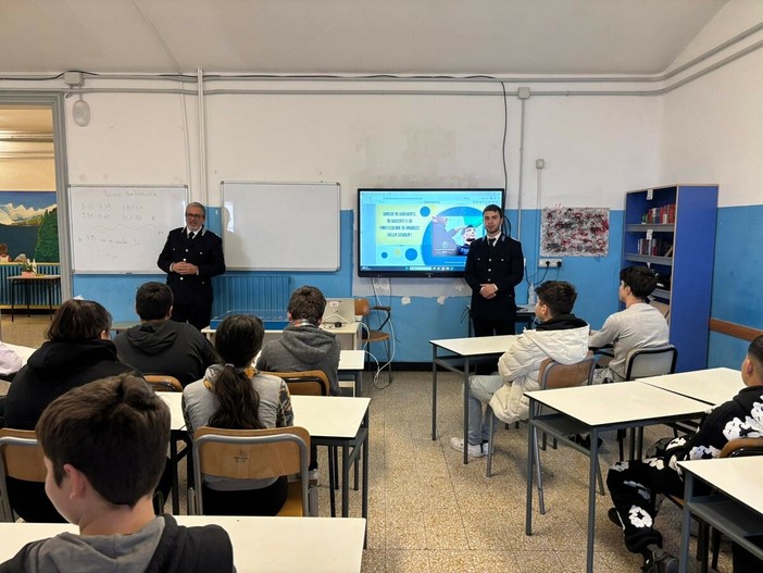 La polizia penitenziaria di Imperia porta la cultura della legalità nelle classi dell’I.C. “Littardi” La polizia penitenziaria di Imperia porta la cultura della legalità nelle classi dell’I.C. “Littardi”