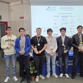 Tudor Munteanu primo assoluto ai Giochi della Chimica 2026