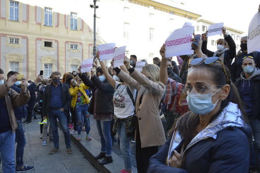 Protesta in Piazza De Ferrari a Genova per disposizioni anticovid: &quot;Vogliamo risposte da Regione e Comune!&quot; (Foto e Video)