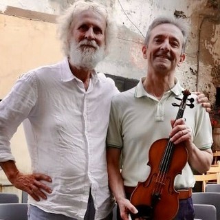 Pino Petruzzelli porta a Ranzo "Storie di uomini e di vini" tra teatro, musica e Pigato