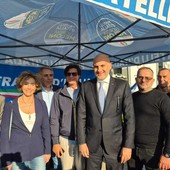 Ex Isnardi, il sottosegretario Prisco (FdI) al gazebo sulla sicurezza: “Quando i cittadini chiamano, la politica non si volta dall’altra parte” Ex Isnardi, il sottosegretario Prisco (FdI) al gazebo sulla sicurezza: “Quando i cittadini chiamano, la politica non si volta dall’altra parte”
